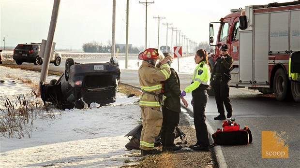 Capotage à Sainte-Marthe: un automobiliste est transporté à l'hôpital
