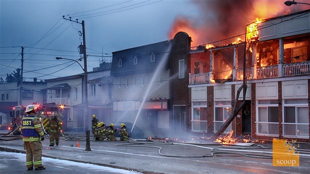 En cours: un incendie fait rage à Valleyfield
