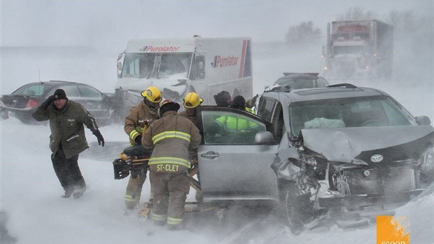 Poudrerie et conditions extrêmes : carambolage sur la route 201