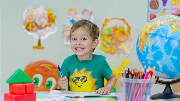 Rassemblement pour cesser le déploiement universel de la maternelle 4 ans