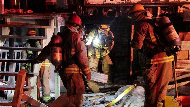 Une résidence endommagé par un incendie cette nuit à Rigaud 