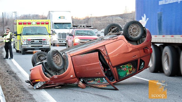 Un capotage spectaculaire fait un blessé léger sur la route 201 à Coteau-du-Lac 
