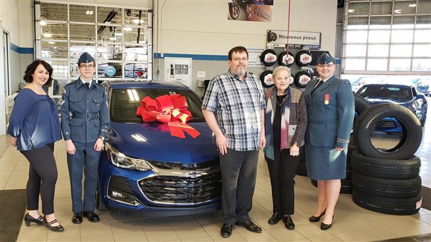 Chevrolet Buick GMC de L’Île-Perrot remet une Chevrolet Cruze Berline LT 2019