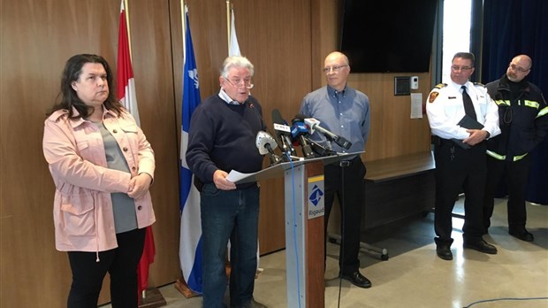 « Le message est clair, évacuez! » - Hans Gruenwald Jr, Maire de Rigaud