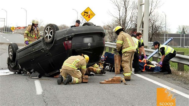 Pont Monseigneur-Langlois: circulation difficile à la suite d’un capotage spectaculaire  