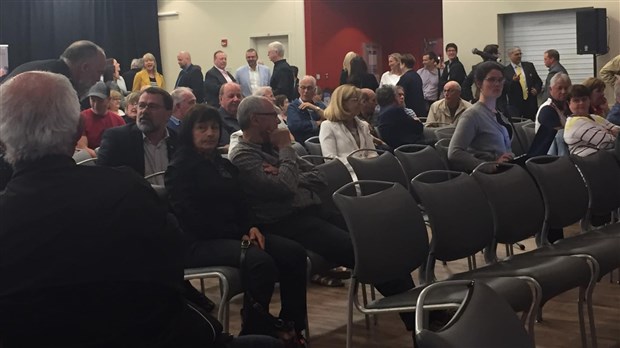 Près de 150 personnes assistent à la séance d'information pour le futur hôpital
