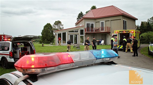 Sauvetage dans une piscine creusée intérieure vide à Sainte-Justine-de-Newton 