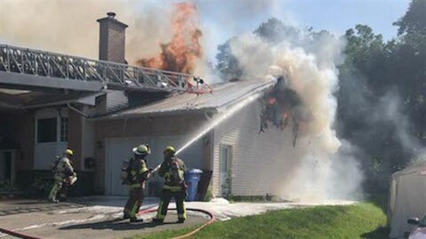 En cours : Violent incendie à Pincourt