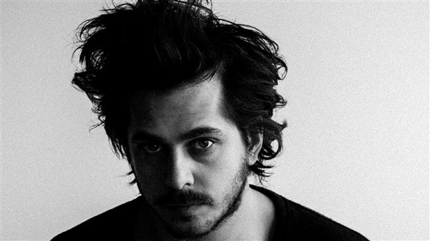 Matt Holubowski berce les enfants malades de l'Hôpital pour enfants 