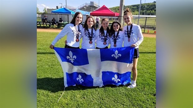 Softball : cinq jeunes athlètes d'ici reviennent de Calgary avec une médaille de bronze