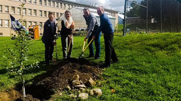 Le Collège Bourget inaugure le verger Père Louis-Genest