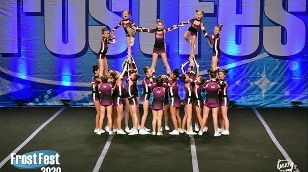 Les cheerleaders du G-Force en mettent plein la vue au Frostfest de Montréal