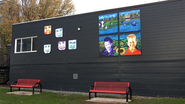 Dévoilement de l'oeuvre Une image vaut mille mots à Les Cèdres