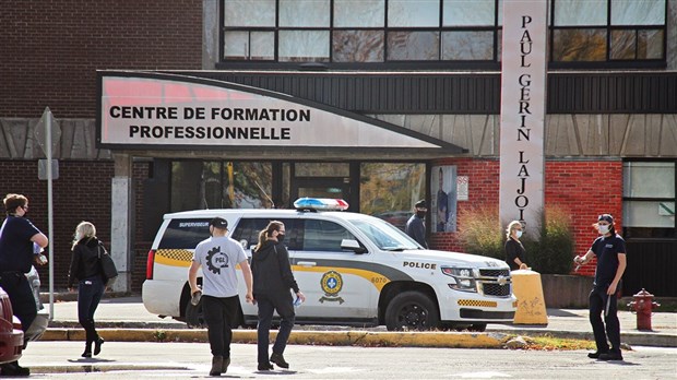 Les policiers présents près des écoles pour sensibiliser les étudiants