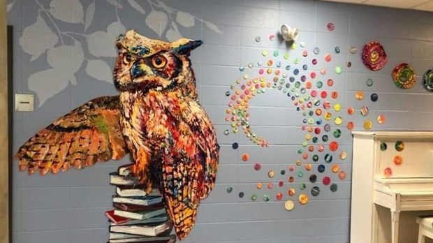 Madeleine Turgeon signe une nouvelle oeuvre à l’école Birchwood