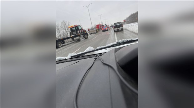 Circulation difficile sur l'autoroute 40 Ouest
