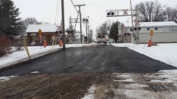 Réouverture du passage à niveau de la rue Sauvé à Les Coteaux