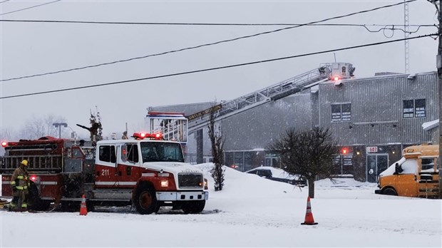 Intervention des pompiers de Vaudreuil-Dorion au 607 rue Chicoine 