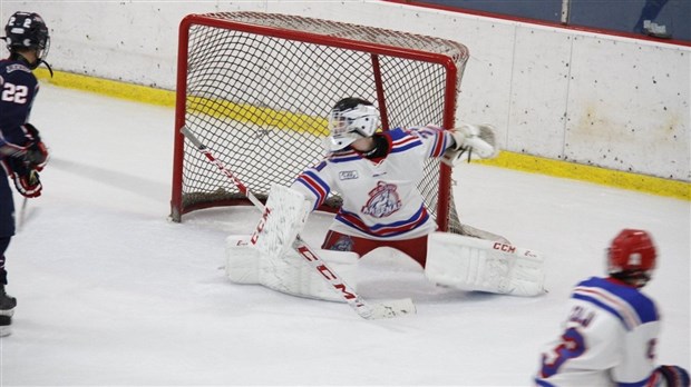 Un grand passionné devant le filet de l’Arsenal pee-wee AAA du Lac Saint-Louis