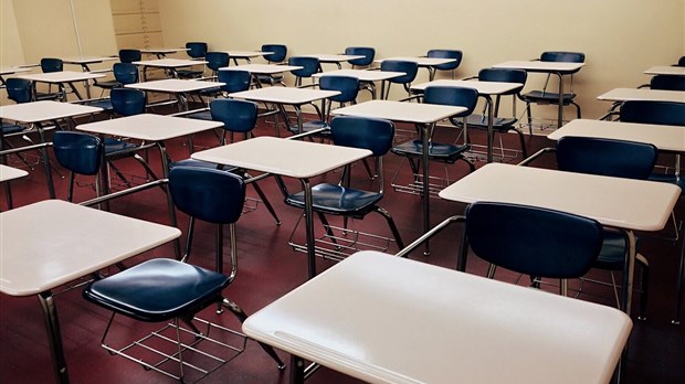 Une enseignante de la région livre un message à ses étudiants