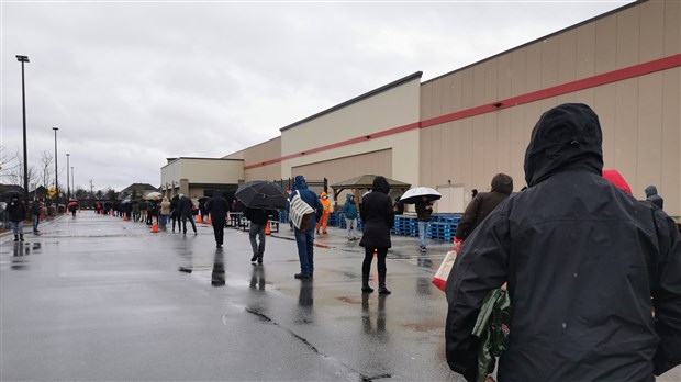 Achalandage important au Costco de Vaudreuil-Dorion 