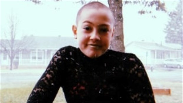 À 11 ans, elle se rase les cheveux et en fait don à la Société canadienne du cancer