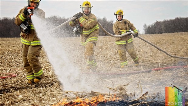 Un feu à ciel ouvert dégénère à Saint-Clet