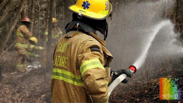 Un feu de champ est rapidement maîtrisé par les pompiers de Saint-Lazare 