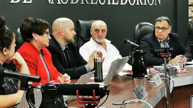 La Ville de Vaudreuil-Dorion s'entend pour sept ans avec ses cols blancs 