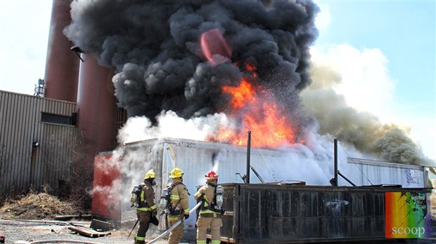 Incendie dans un conteneur adjacent à la Brasserie du Bois Blanc à Coteau-du-Lac
