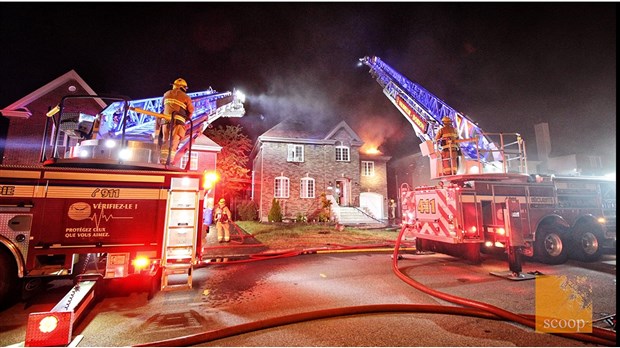 Les flammes attaquent une maison du quartier des Floralies à Vaudreuil-Dorion 