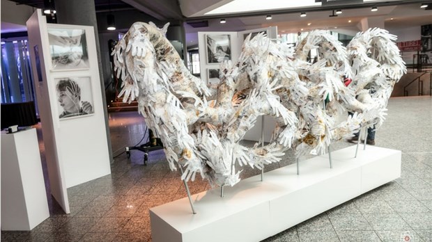 Une oeuvre de Tina Struthers en vedette à la bibliothèque de Les Coteaux 