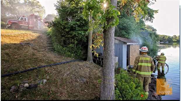 Un incendie accidentel détruit un quai à Les Cèdres