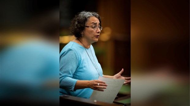 Claude DeBellefeuille se dit heureuse de l'adoption du projet de loi C-20