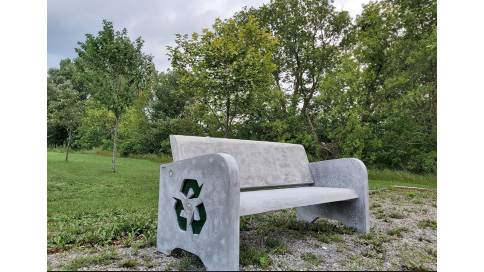 SainteJustinedeNewton s'offre un mobilier urbain composé de matières