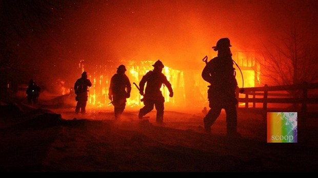 Incendie en cours dans une résidence désaffectée du Chemin du Grand Quai à Rigaud