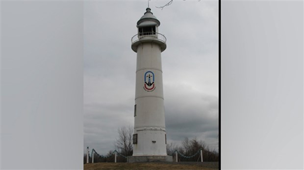 Phare de Pointe-des-Cascades:  un guide pour les 5000 navires qui naviguaient sur le Canal Soulanges 