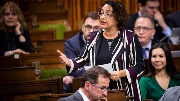 La députée du Bloc Québécois Claude DeBellefeuille se place en isolement volontaire 
