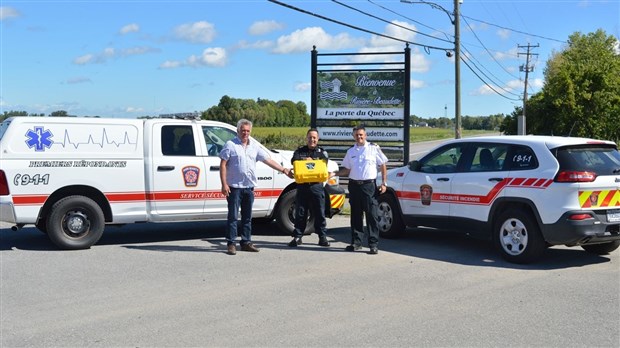 Urgences-Santé remet des équipements aux futurs premiers répondants de Rivière-Beaudette