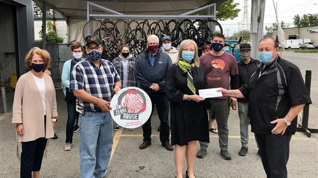 Ma bicyclette gratuite: la députée de Vaudreuil, salue l'engagement du Zèbre Rouge