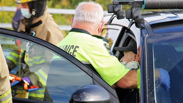 Un homme de 95 ans est transporté à l'hôpital après avoir été frappé par une voiture