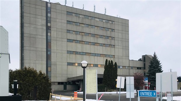 Hôpital du Suroît: Faute de lits, des patients sont soignés à Sherbrooke