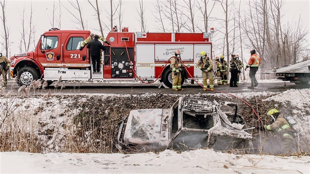 Sortie de route, incendie de véhicule et fuite à Les Coteaux