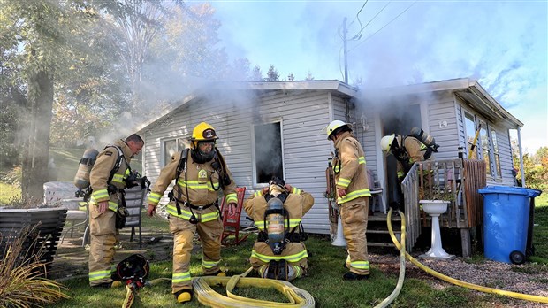 Important incendie sur la rue Anna à Rigaud 
