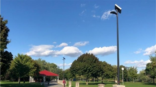 Onze nouveaux lampadaires solaires installés à Saint-Zotique 