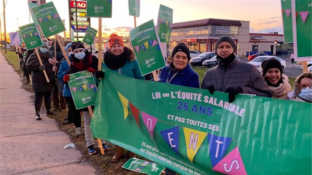 Les syndicats de la CSQ de la région réclament une loi avec plus de mordant!