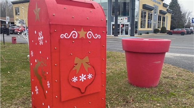 Une boîte aux lettres destinée au Père Noël à Saint-Zotique 