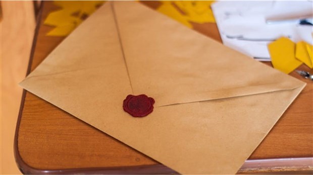 Une boîte aux lettres destinée au Père Noël à Les Coteaux 