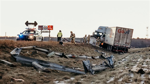 Une semi-remorque perd le contrôle sur l’autoroute 40 ce matin
