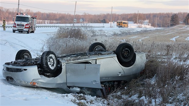 Une sortie de route se termine par des tonneaux à Sainte-Justine-de-Newton 
